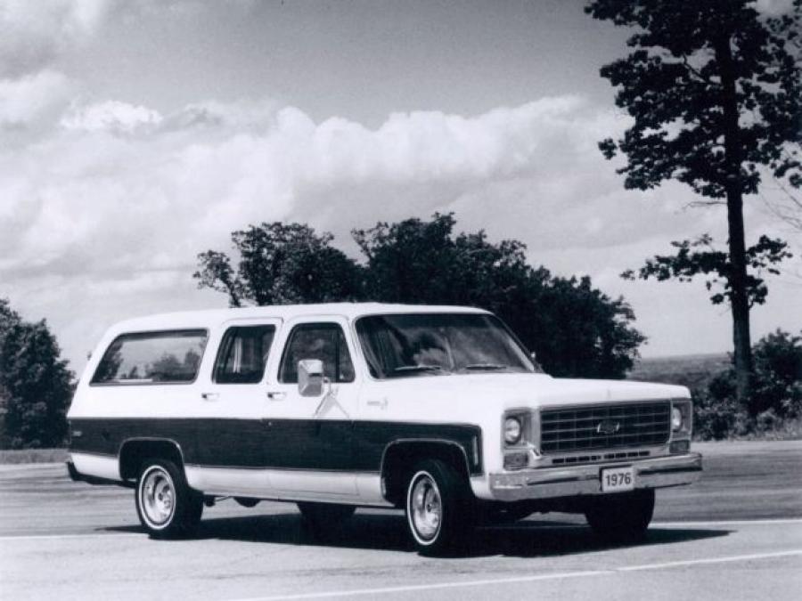  Chevrolet Suburban 1975 года  (фото 2 из 2)